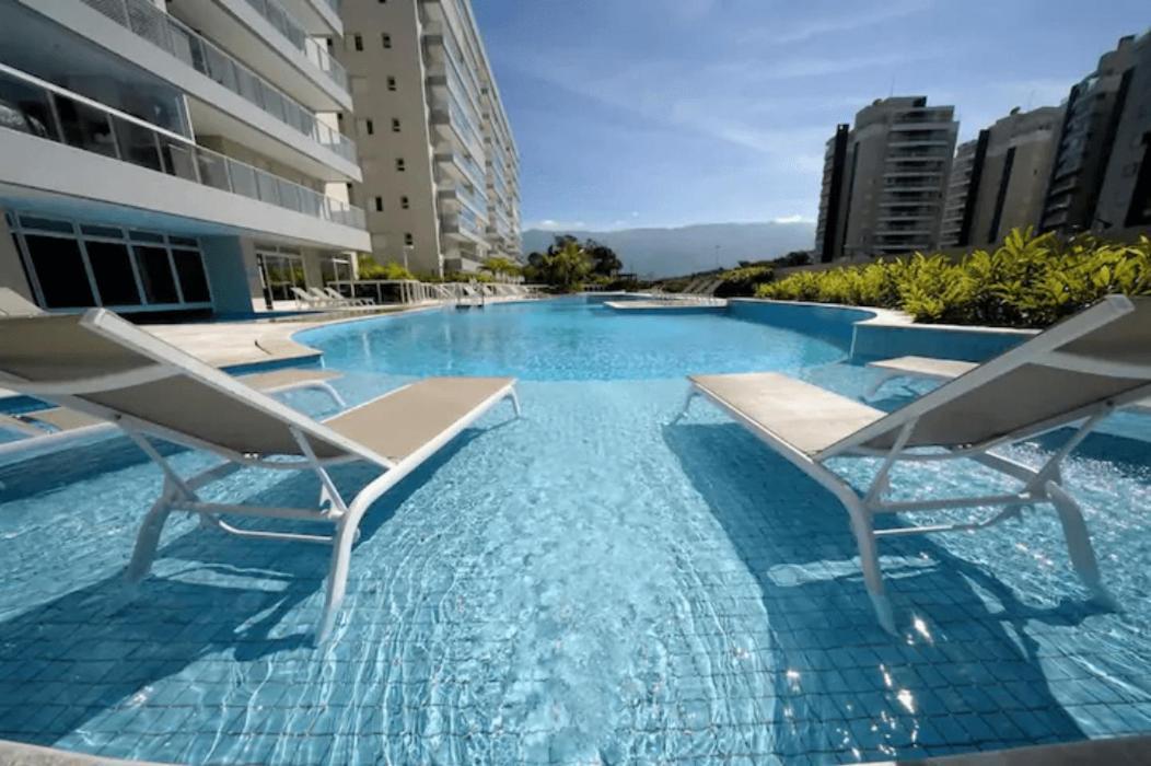 1 | Ap Cinema Frente Mar Com Piscina Aquecida Em *